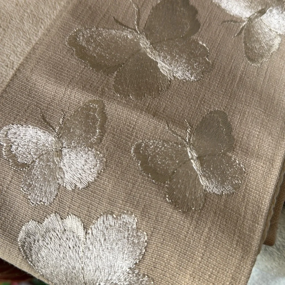 Avanti New With Tags Elegant Cream Butterfly Towels